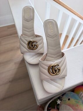 Interlocking G Leather Sandal